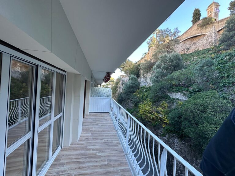 FOR SALE – PORT HERCULE – RENOVATED 2-ROOM APARTME..