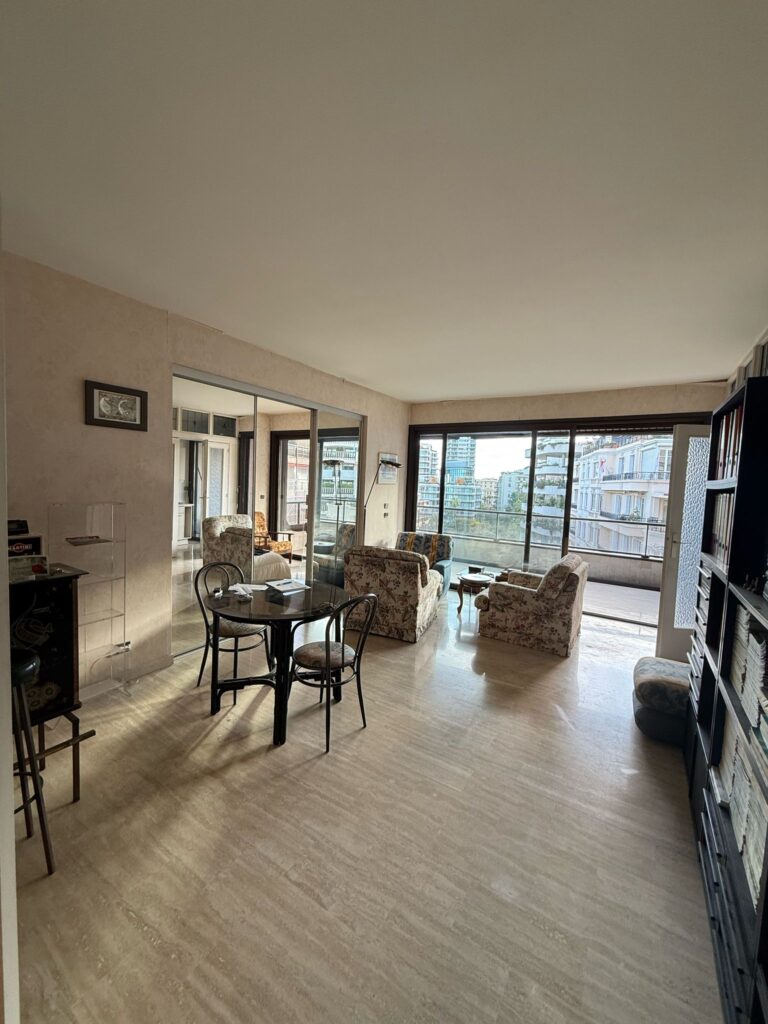 FOR SALE – CARRÉ D’OR – ELEGANT 2-ROOM APARTMENT I..