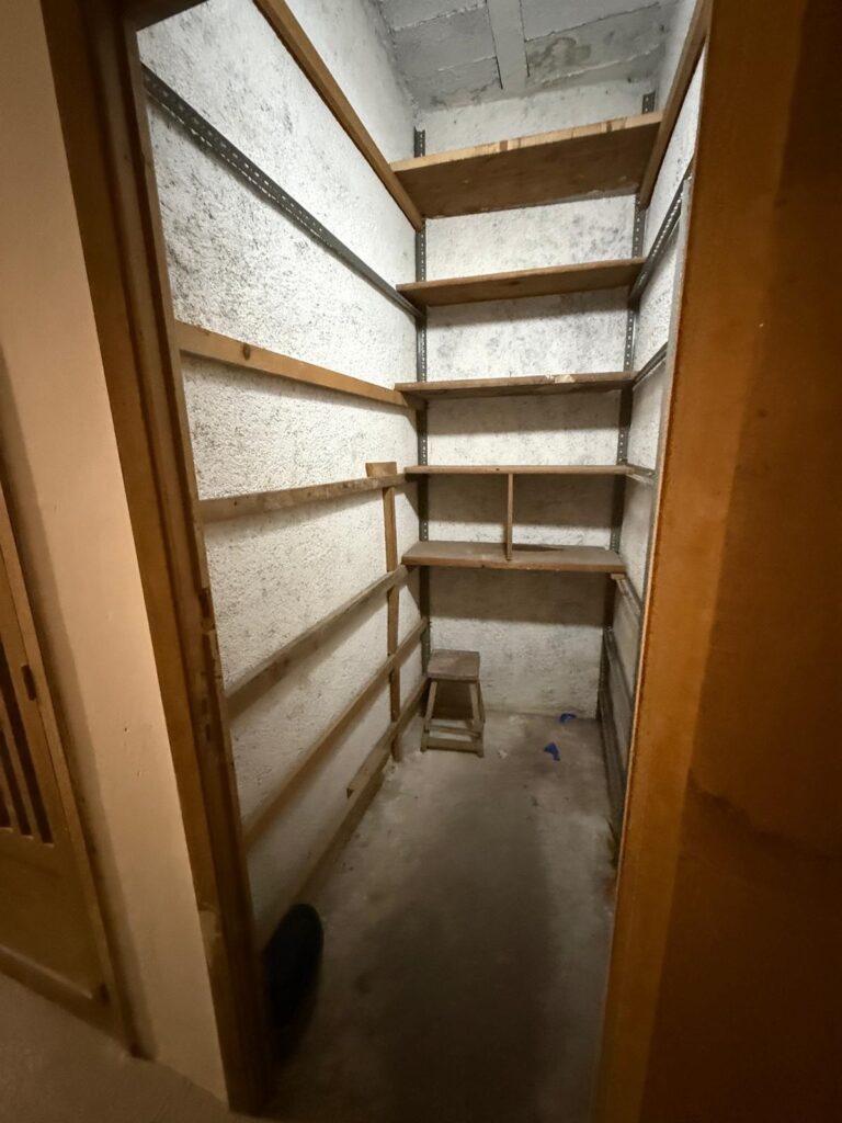 FOR RENT – SAINT ROMAN – CELLAR – RESIDENCE AUTEUI..