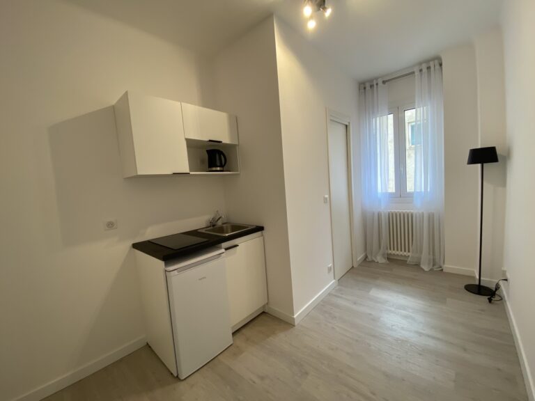 FOR SALE – MONTE-CARLO – FULLY REFURBISHED SERVICE..