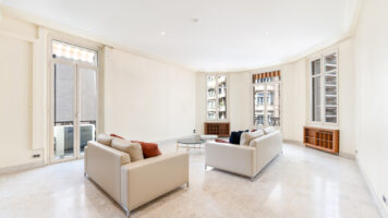 FOR SALE – CARRÉ D’OR – RARE 6-ROOM APARTMENT TO R..