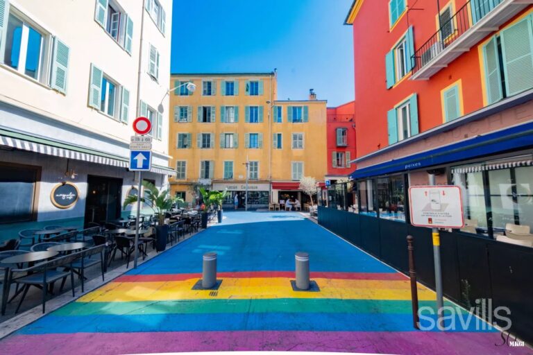 Live in the heart of Nice’s most vibrant neighbourhood: renovated three room apartment