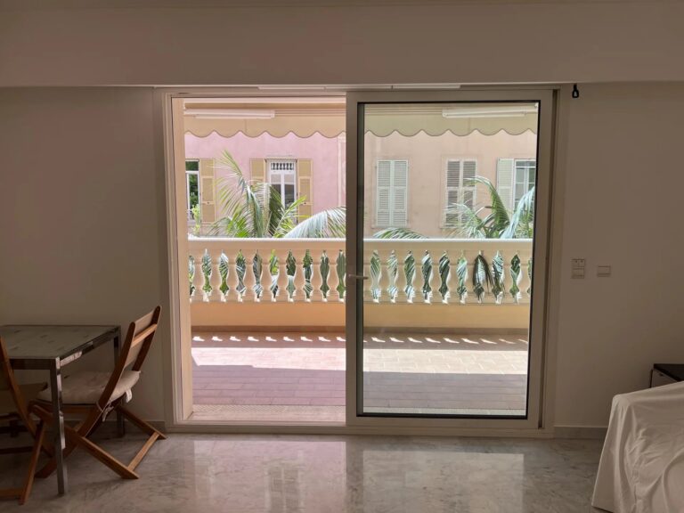 FOR SALE – CONDAMINE – STUDIO WITH TERRACE IN VILL..