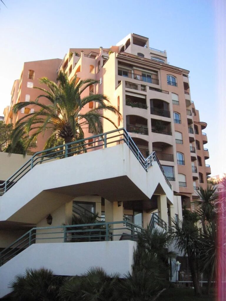 FOR SALE – FONTVIEILLE – 2/3-ROOM APARTMENT WITH M..