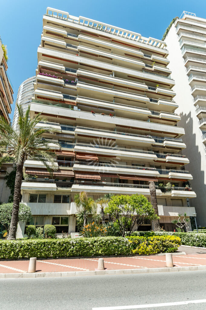 FOR SALE – LA ROUSSE / SAINT ROMAN – PARKING SPACE..