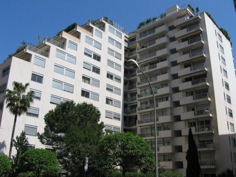 FOR RENT – CHATEAU D’AZUR – STUDIO
Price: €2,500/m..