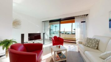 FOR SALE – LA ROUSSE / SAINT ROMAN – 1-BEDROOM LOF..
