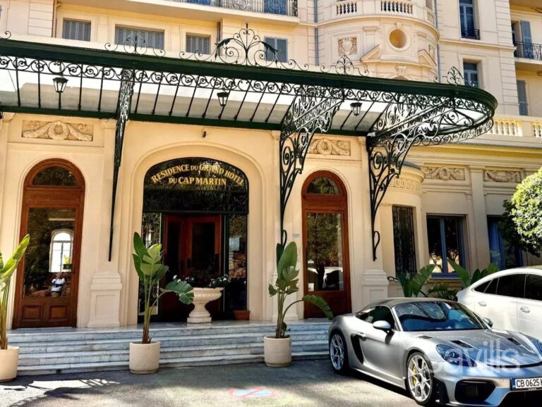 Sole agent : Belle Epoque Elegance with a Sea View