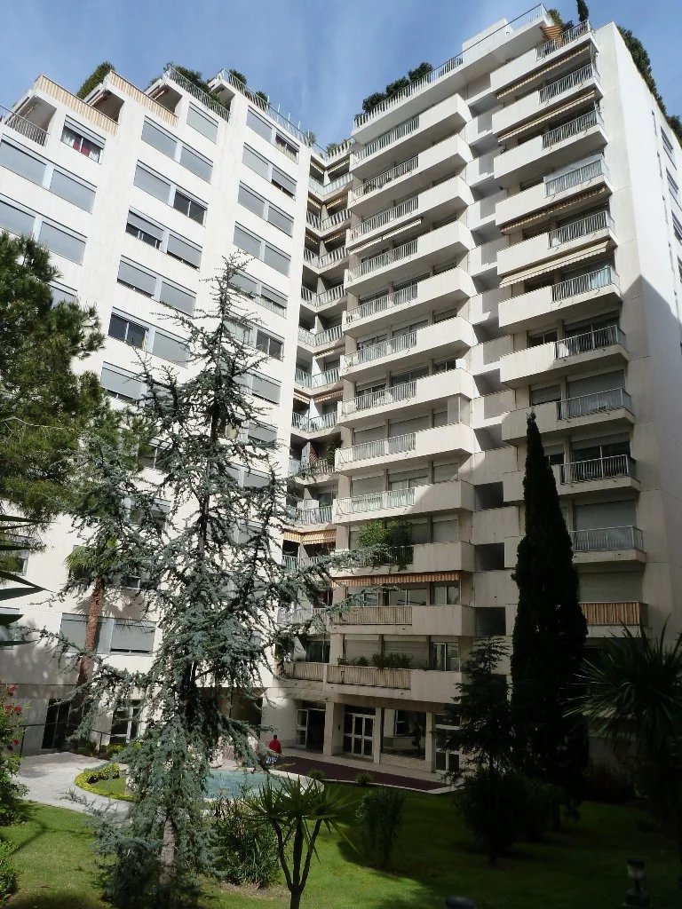 FOR SALE – LA ROUSSE – FURNISHED 2-BEDROOM IN CHÂT..
