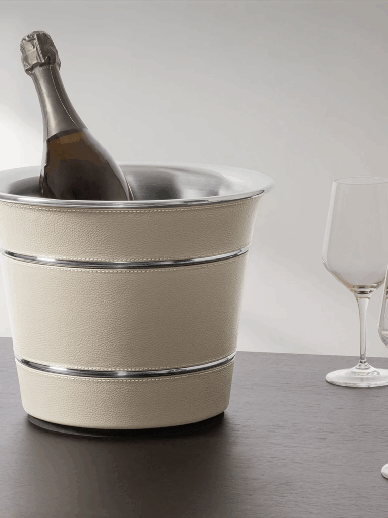 FOR SALE – POLTRONA FRAU MAGGESE CHAMPAGNE BUCKET
..