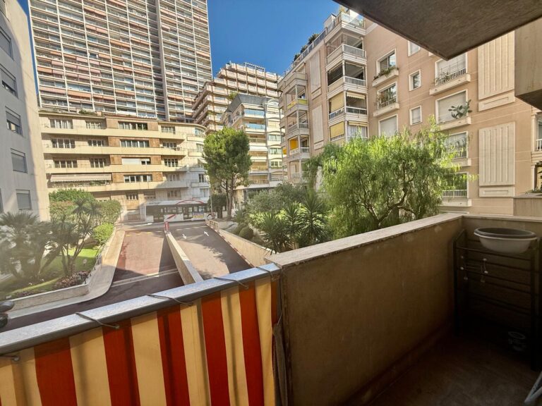 FOR SALE – LA ROUSSE / SAINT ROMAN – STUDIO APARTM..