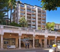 FOR SALE – CARRÉ D’OR – COMMERCIAL PREMISES WITH 2..