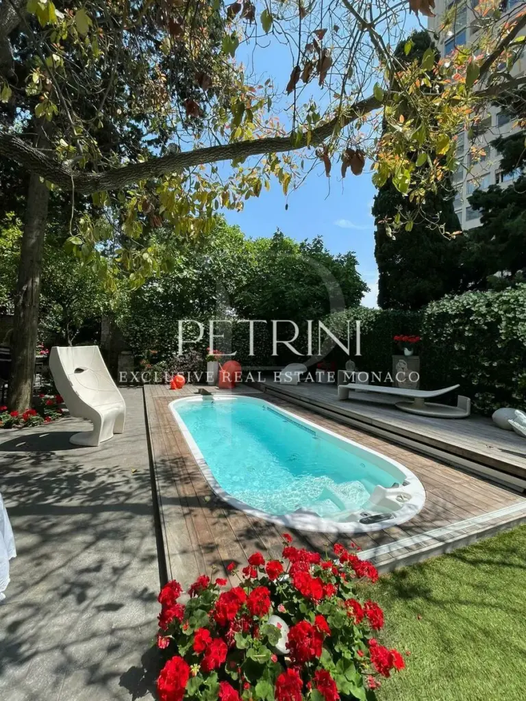 FOR SALE – LA ROUSSE – EXCEPTIONAL VILLA WITH GARD..