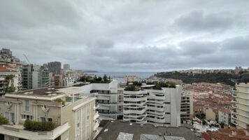 FOR RENT – MONEGHETTI – RENOVATED 1-BEDROOM WITH S..