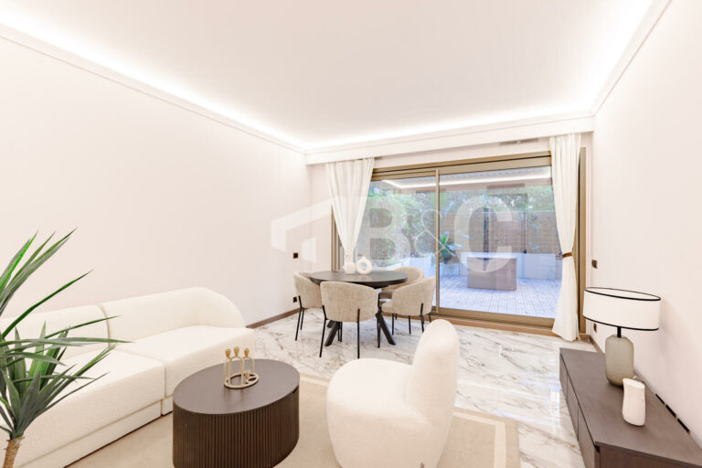 FOR SALE – CARRÉ D’OR – BEAUTIFUL 2-ROOM APARTMENT..