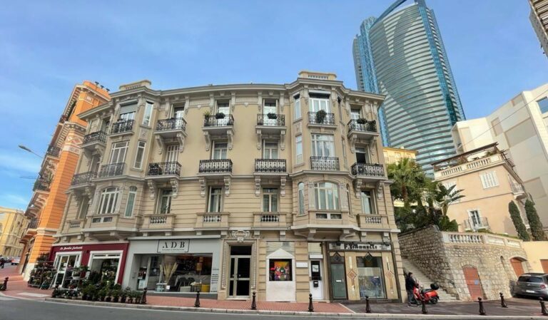 FOR SALE – LA ROUSSE / SAINT ROMAN – COMMERCIAL LE..