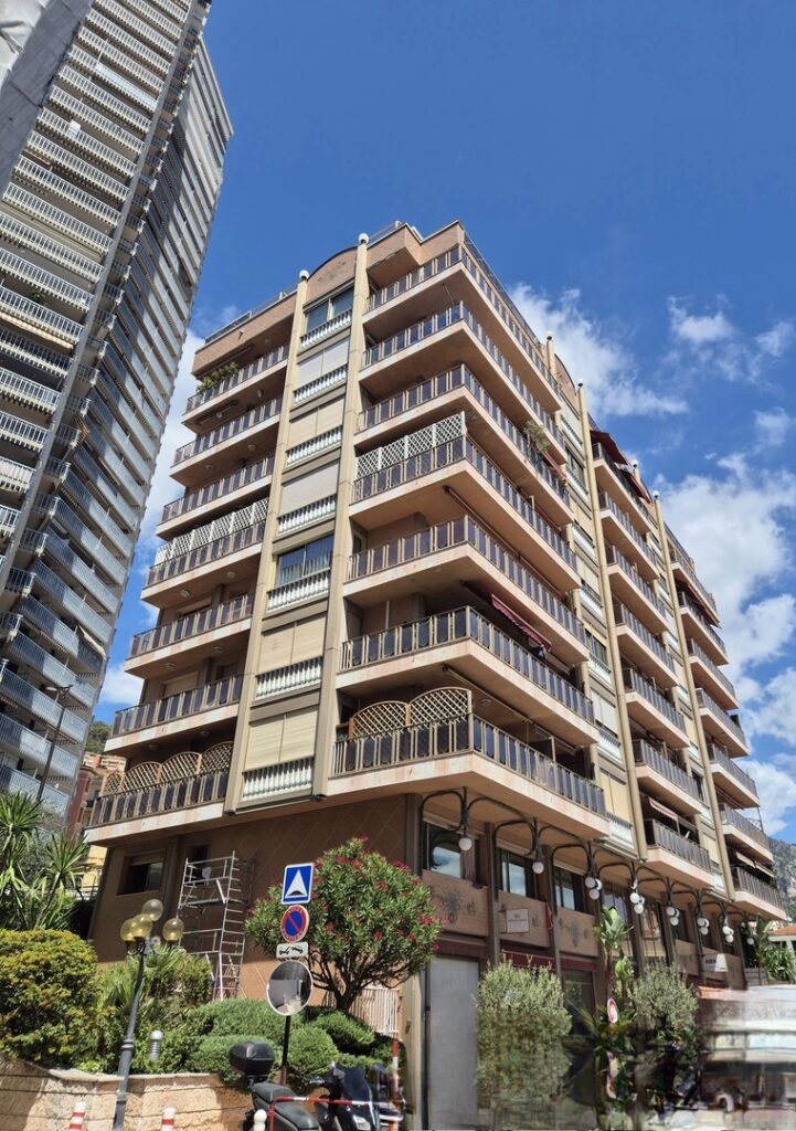 FOR SALE – MONTE-CARLO – 2-ROOM APARTMENT WITH SEA..