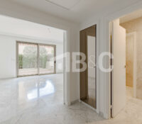 LARGE ONE-BEDROOM APARTMENT WITH GARDEN