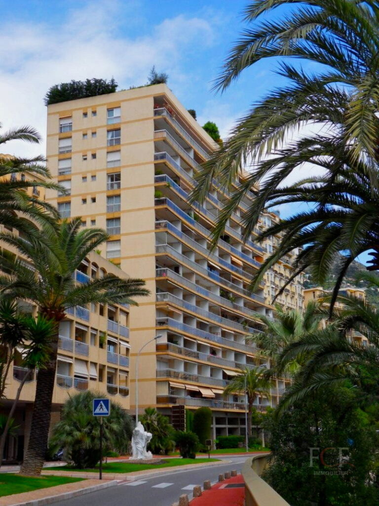 FOR RENT – LARVOTTO – 1-BEDROOM APARTMENT WITH SEA..