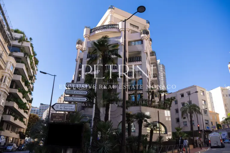 FOR SALE – CARRÉ D’OR – DOUBLE PARKING IN “MONTE-C..