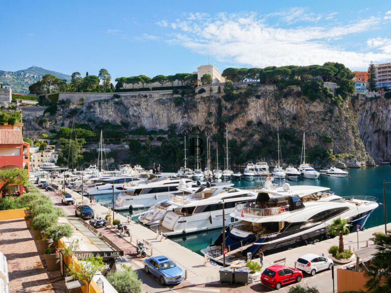 UNDER OFFER – FONTVIEILLE – DOUBLE PARKING IN MICH..