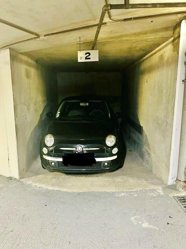 FOR SALE – LA ROUSSE / SAINT ROMAN – PARKING SPACE..