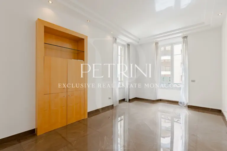FOR SALE – MONTE-CARLO – ELEGANT OFFICE IN LES LIE..