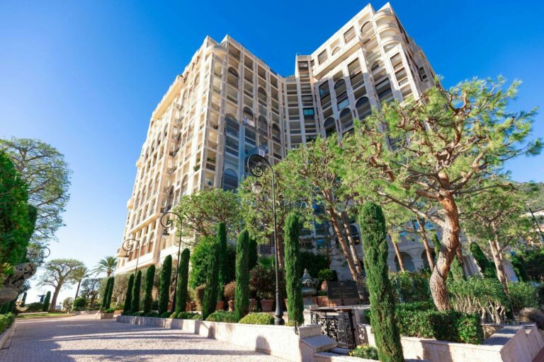 FOR SALE – FONTVIEILLE – MASTER APARTMENT TO RENOV..