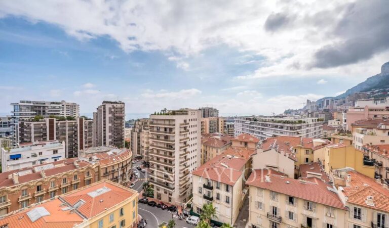 FOR SALE – CARRÉ D’OR – RENOVATED 2-BEDROOM APARTM..
