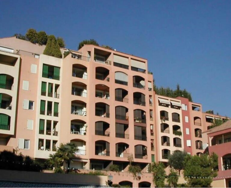 FOR SALE – FONTVIEILLE – OFFICE / COMMERCIAL PREMI..
