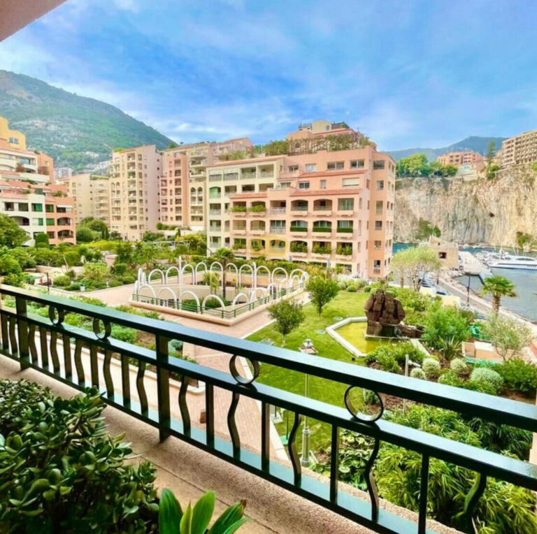 FOR SALE – FONTVIEILLE – LUXURY 1-BEDROOM WITH POR..
