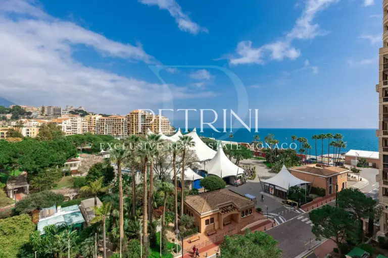 FOR SALE – LARGE TWO-BEDROOM APARTMENT – FONTVIEIL..