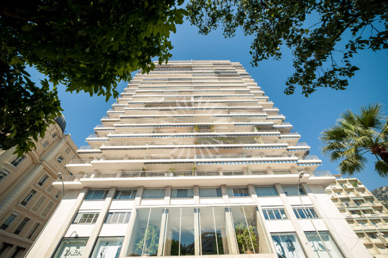 FOR SALE – CARRÉ D’OR – PARKING IN SUN TOWER RESID..