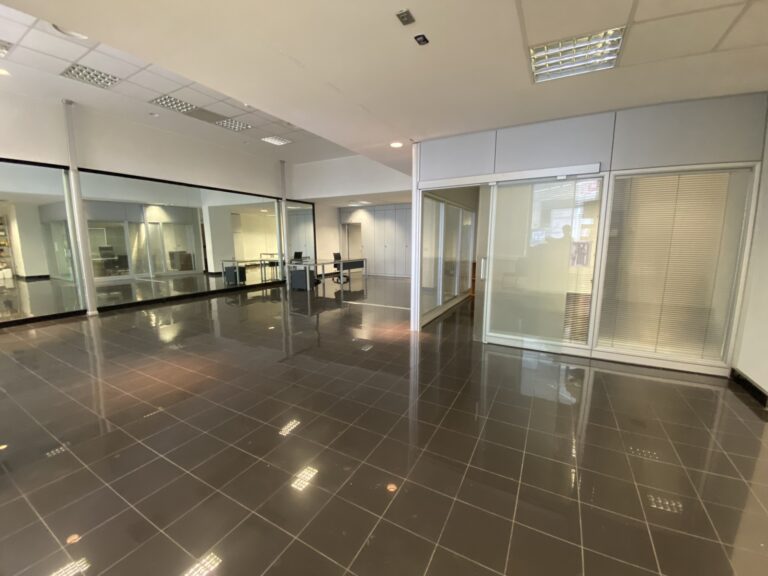 FOR SALE – VILLA DEL SOLE – LARGE HIGH-STANDING BU..