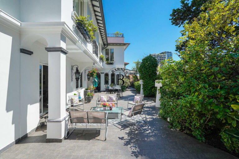 FOR SALE – LA ROUSSE / SAINT ROMAN – EXCEPTIONAL A..