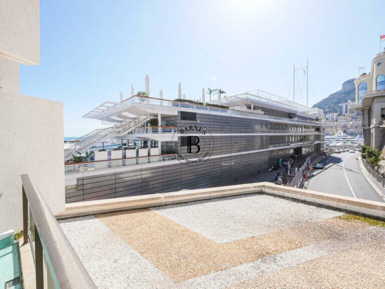 FOR SALE – CARRÉ D’OR – 2-BEDROOM APARTMENT WITH T..