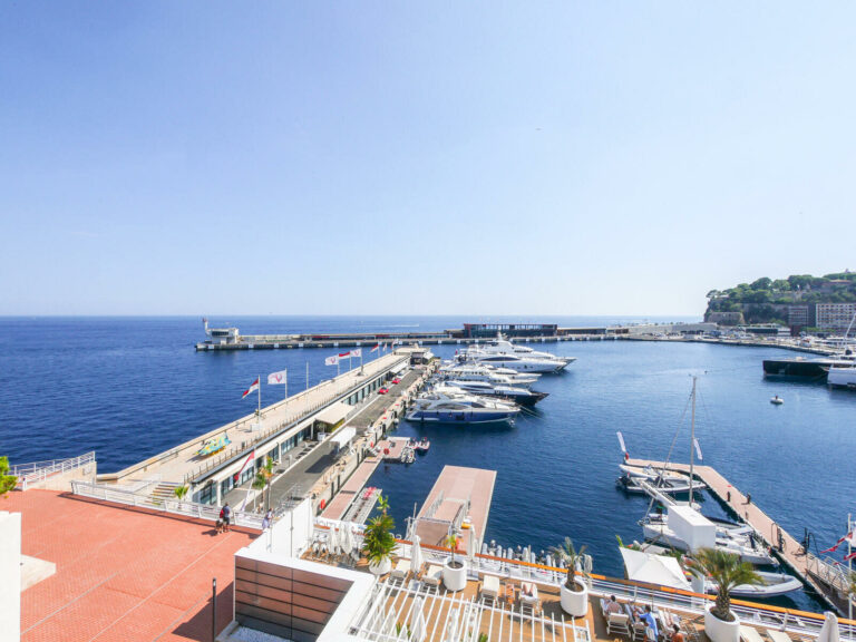 FOR SALE – CARRÉ D’OR – LUXURY 2-BEDROOM DUPLEX WI..