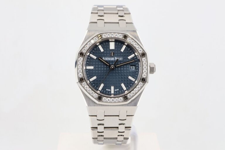 AUDEMARS PIGUET ROYAL OAK 34MM BLUE DIAL AUTOMATIC..