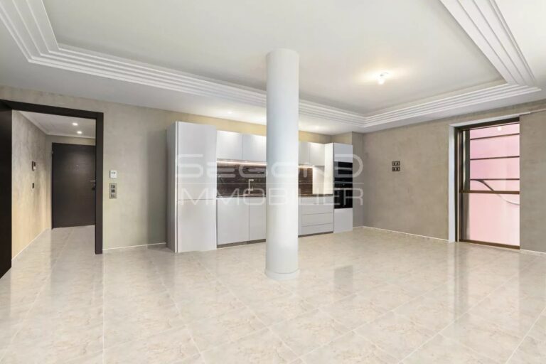 FOR RENT – LA CONDAMINE – EXCLUSIVE FRONT-FACING S..