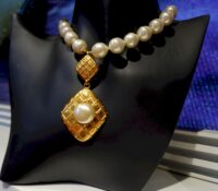 CHANEL FAUX PEARL NECKLACE WITH GOLD METAL PENDANT..