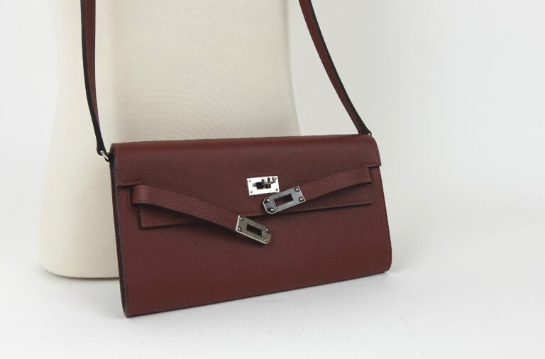 HERMÈS KELLY TO GO BAG IN EVERCOLOR RED H CALFSKIN..