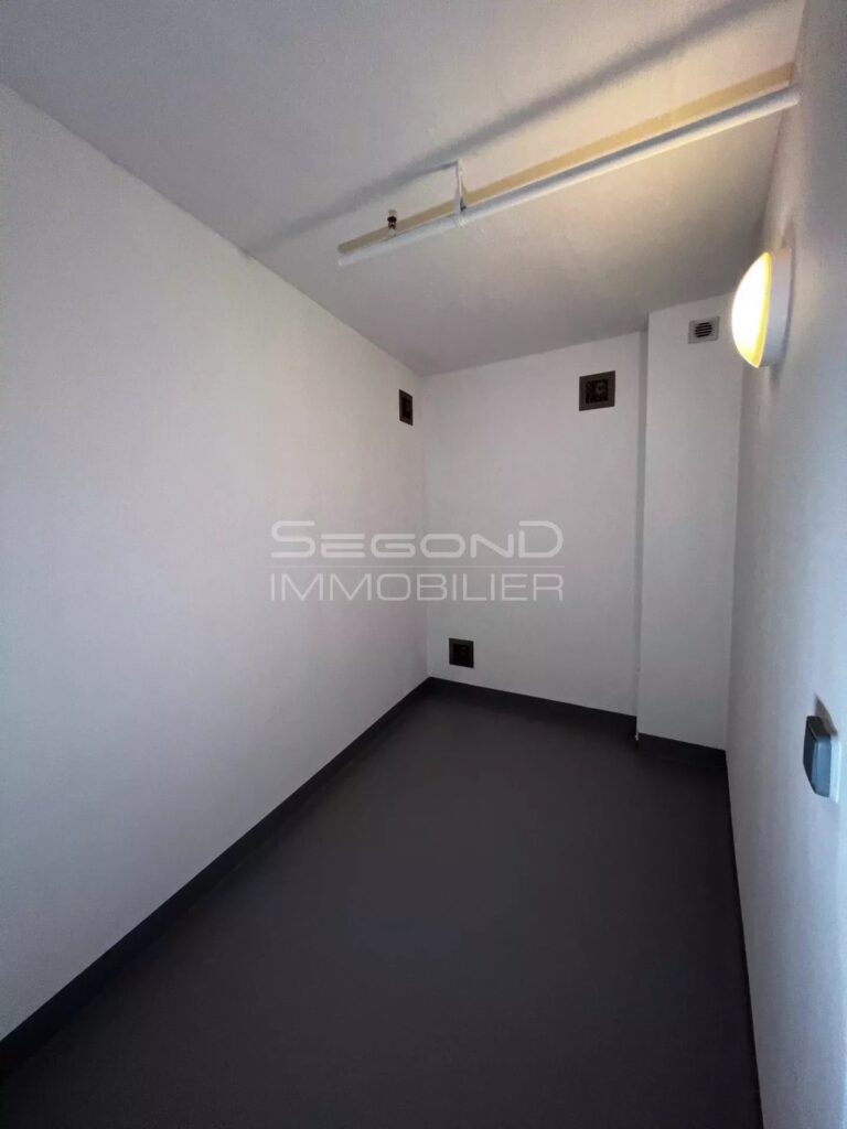 FOR RENT – LA CONDAMINE – STORAGE UNIT IN “LE 45”
..