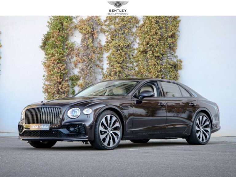 BENTLEY FLYING SPUR AZURE V8 4.0 550HP
Price: €219..