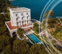 Prestigious Waterfront Villa with Panoramic Sea Views near Monaco