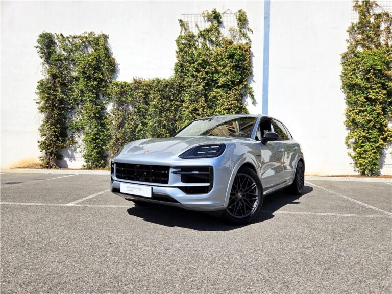 PORSCHE CAYENNE E-HYBRID 3.0 V6 470 CH
Price: €129..
