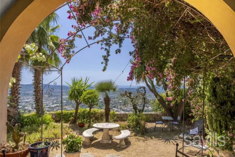 Art Deco artist’s villa with panoramic views – Rothschild District, Grasse