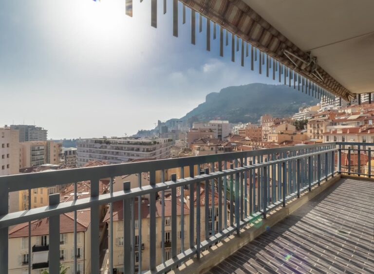 FOR RENT – MONTE-CARLO – RENOVATED 2-BEDROOM APART..