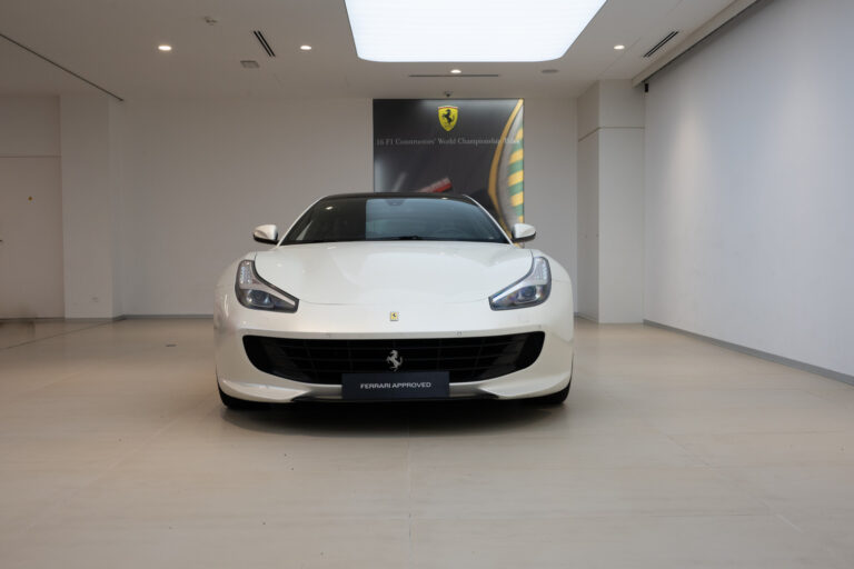 FERRARI GTC4LUSSO – SCUDERIA MONTE-CARLO
Price: €2..