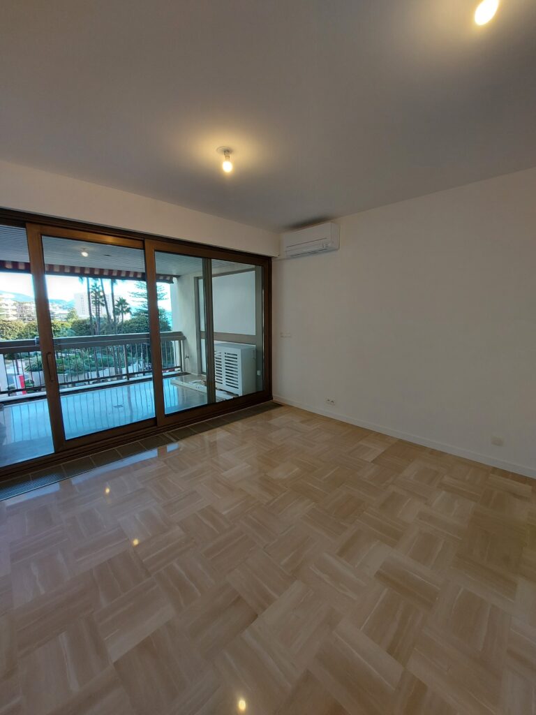 FOR SALE – CARRÉ D’OR – PARK PALACE STUDIO
Price: ..