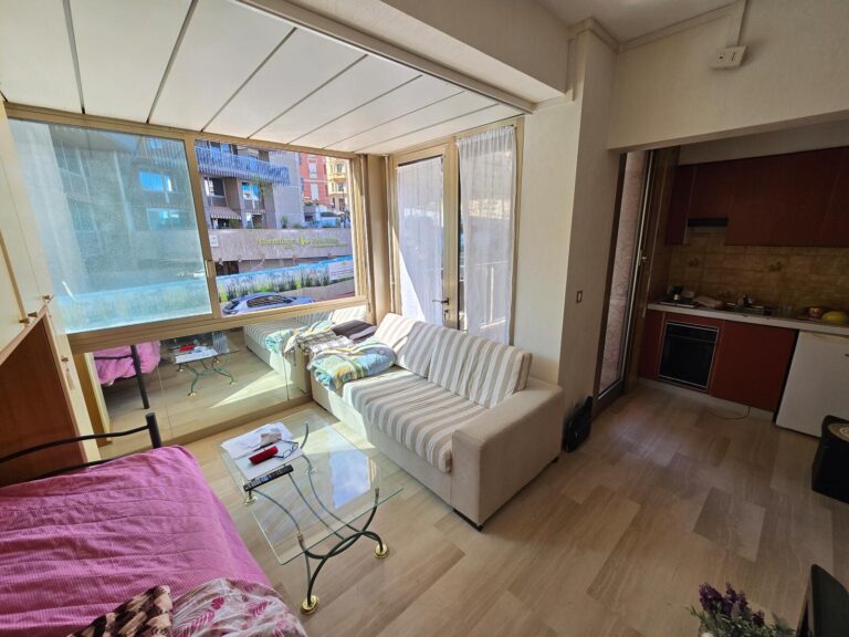 FOR SALE – MONTE-CARLO – STUDIO – RIVIERA PALACE
P..